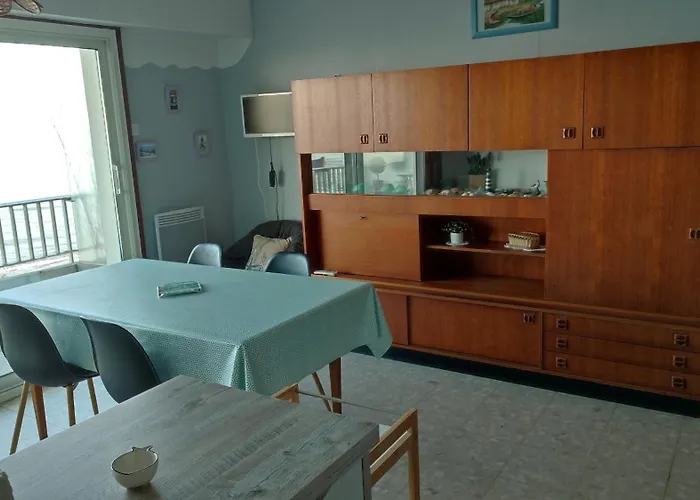 Pour 4, Des 5 Pineaux Apartment